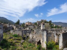 Soğuk Kapının Altında – Metehan Akıncı Soğuk Kapının Altında - Metehan Akıncı