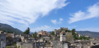 Soğuk Kapının Altında – Metehan Akıncı Soğuk Kapının Altında - Metehan Akıncı