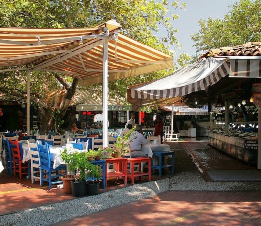 Fethi̇ye; Deneyi̇mli̇ Balıkçıların Ağlarına Takılan İri̇ Bi̇r Orfoz’dur, Karavi̇da’dır, Lopa’dır… Balık Pazarı, Fethiye