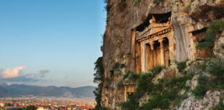 FETHİYE, LİKYALI TANRI APOLLON’UN “ÜZERİNDEN GÜNEŞ EKSİLMEYEN” IŞIKLAR KENTİDİR – NACİ DİNÇER