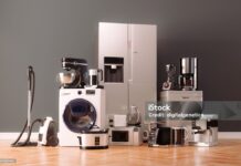 BİLİMKURGU – BİRİSİ FİŞİ ÇEKİNCE – NACİ DİNÇER