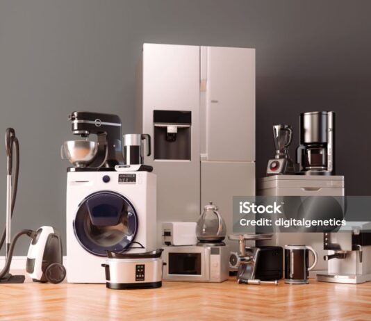 BİLİMKURGU – BİRİSİ FİŞİ ÇEKİNCE – NACİ DİNÇER